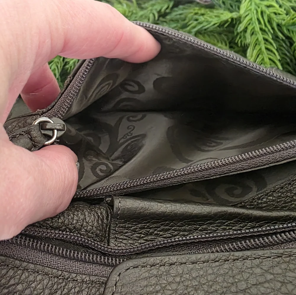Brighton Ferrara Folio Wallet Pebbled Gray Leather Medallion Accent- Like New - Picture 5 of 13